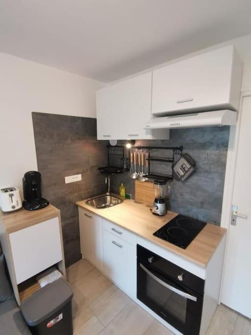 Charmant Appartement Au Calme Saint-Georges-de-Luzencon ภายนอก รูปภาพ